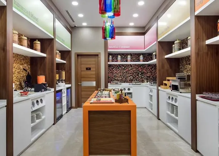 Отель Hampton By Hilton Atakoy 3*